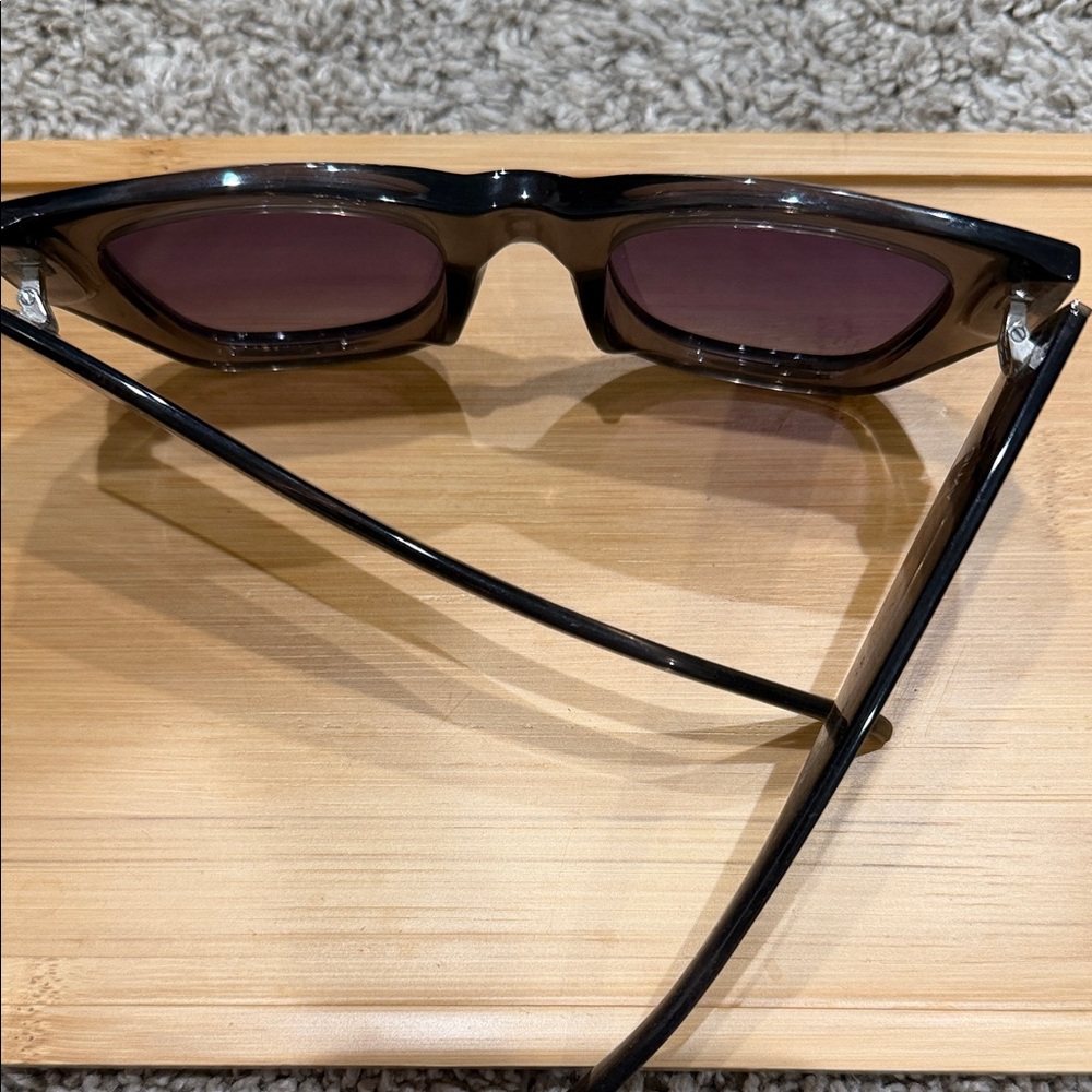 Quay Black Sunglasses - Picture 2 of 3